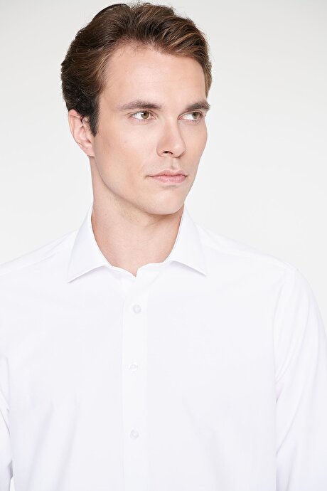 Kolay Ütülenebilir Slim Fit Dar Kesim Klasik Yaka Pamuklu Beyaz Gömlek resmi