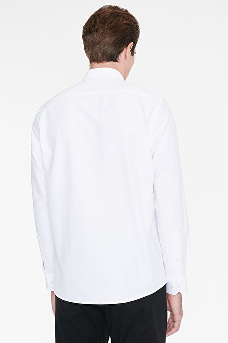 Kolay Ütülenebilir Slim Fit Dar Kesim Klasik Yaka Pamuklu Beyaz Gömlek resmi