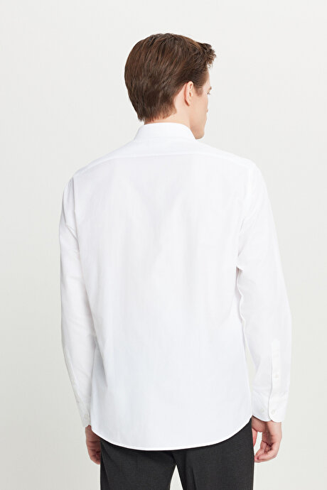 Kolay Ütülenebilir Non-Iron Pamuklu Comfort Fit Geniş Kesim Klasik Yaka Beyaz Gömlek resmi