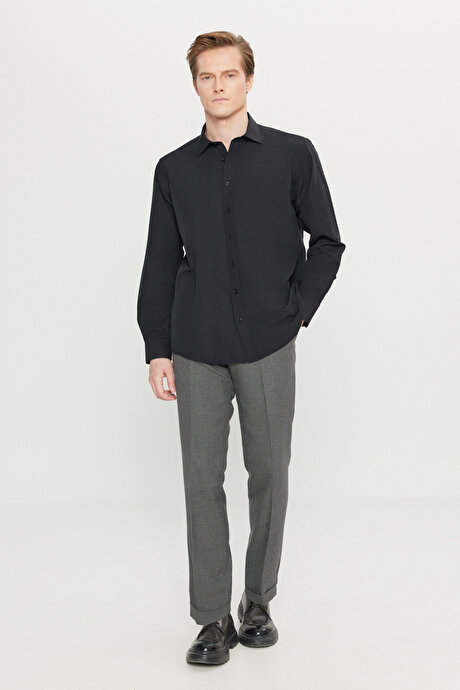 Kolay Ütülenebilir Non-Iron Pamuklu Comfort Fit Geniş Kesim Klasik Yaka Siyah Gömlek resmi