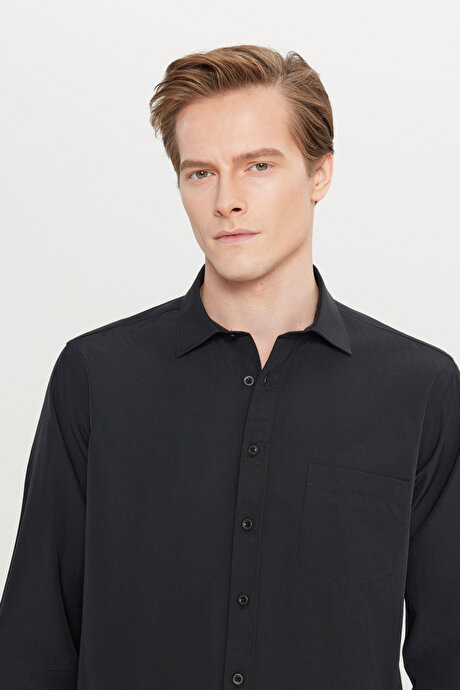 Kolay Ütülenebilir Non-Iron Pamuklu Comfort Fit Geniş Kesim Klasik Yaka Siyah Gömlek resmi