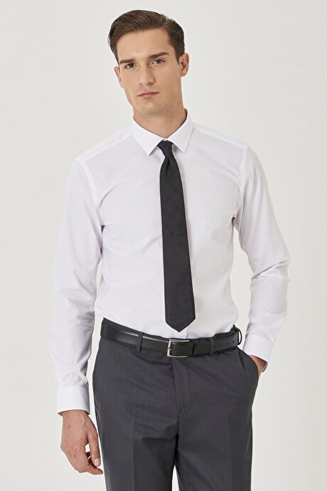 Ütü Gerektirmeyen Tailored Slim Fit Dar Kesim Beyaz Gömlek resmi