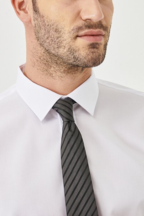 Comfort Fit Geniş Kesim Klasik Yaka %100 Pamuk Non-Iron Beyaz Gömlek resmi