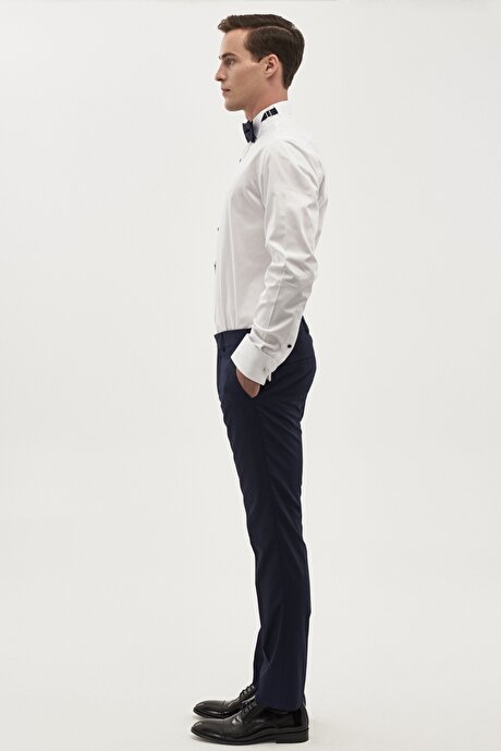 Kolay Kırışmayan Slim Fit Dar Kesim %100 Pamuk Şerit Detaylı Ata Yaka Beyaz-Lacivert Gömlek resmi