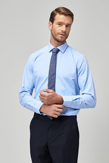 Açık Mavi Gömlek resmi