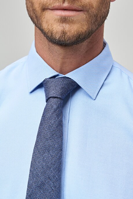 Açık Mavi Gömlek resmi