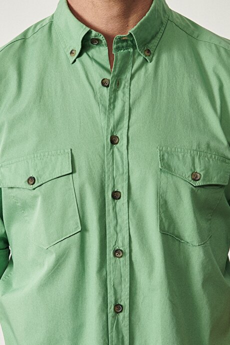 Slim Fit Dar Kesim %100 Pamuk Düğmeli Yaka Desensiz Açık Yeşil Gömlek resmi