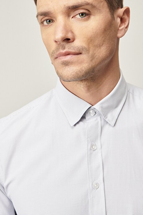 Slim Fit Dar Kesim Düğmeli Yaka Pötikareli Beyaz-Gri Gömlek resmi