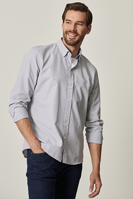 Slim Fit Dar Kesim Düğmeli Yaka Pötikareli Beyaz-Lacivert Gömlek resmi
