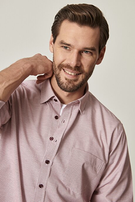 Beyaz Kırmızı Gömlek resmi