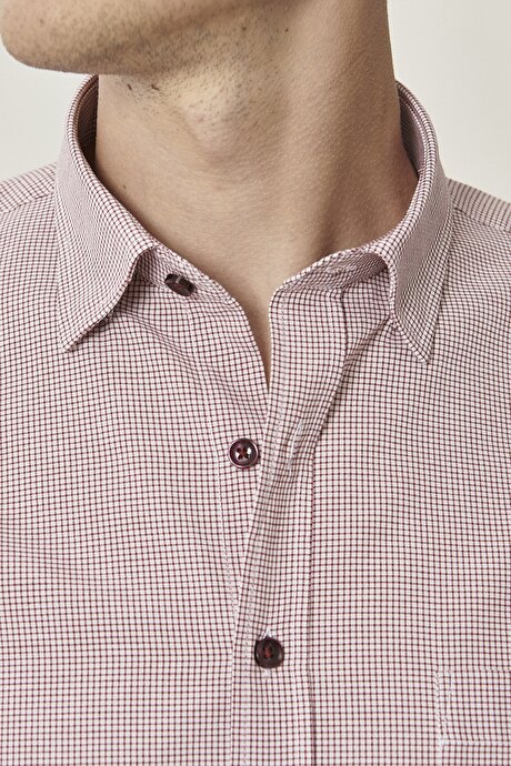 Beyaz Kırmızı Gömlek resmi