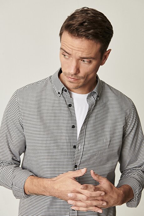 Slim Fit Dar Kesim Düğmeli Yaka Kareli Beyaz-Siyah Gömlek resmi