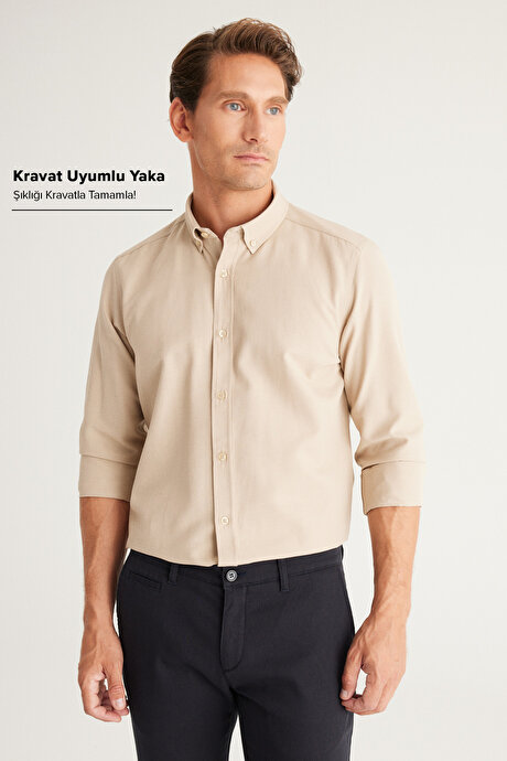 Düğmeli Yaka Kolay Ütülenebilir Pamuklu Slim Fit Dar Kesim Oxford Bej Gömlek resmi