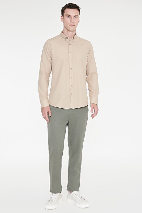 Düğmeli Yaka Kolay Ütülenebilir Pamuklu Slim Fit Dar Kesim Oxford Bej Gömlek resmi