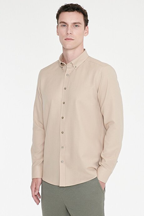 Düğmeli Yaka Kolay Ütülenebilir Pamuklu Slim Fit Dar Kesim Oxford Bej Gömlek resmi