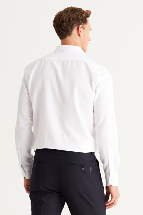 Düğmeli Yaka Kolay Ütülenebilir Pamuklu Slim Fit Dar Kesim Oxford Beyaz Gömlek resmi