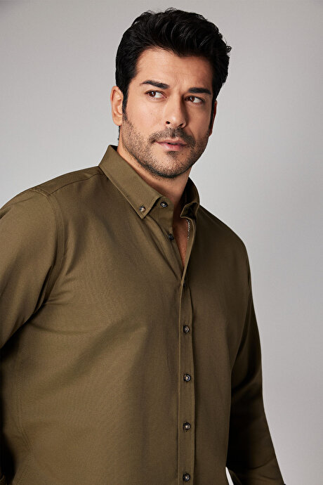 Düğmeli Yaka Kolay Ütülenebilir Pamuklu Slim Fit Dar Kesim Oxford Haki Gömlek resmi