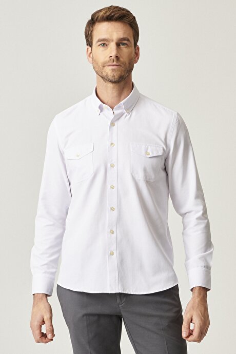 Slim Fit Dar Kesim Düğmeli Yaka Desensiz Beyaz Gömlek resmi