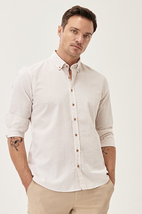 Slim Fit Dar Kesim %100 Pamuk Düğmeli Yaka Beyaz-Bej Gömlek resmi