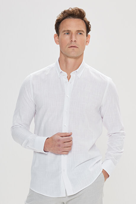 Tailored Slim Fit Dar Kesim Dügmeli Yaka Keten Görünümlü %100 Pamuk Flamli Beyaz Gömlek resmi
