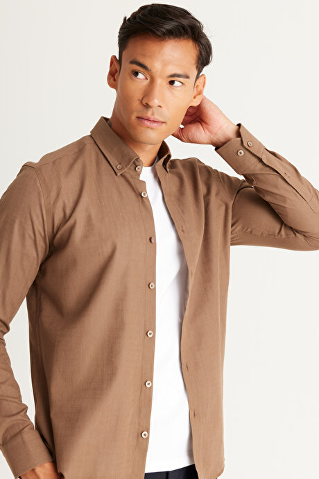 Tailored Slim Fit Dar Kesim Oxford Düğmeli Yaka Keten Görünümlü %100 Pamuk Flamlı Kahverengi Gömlek resmi