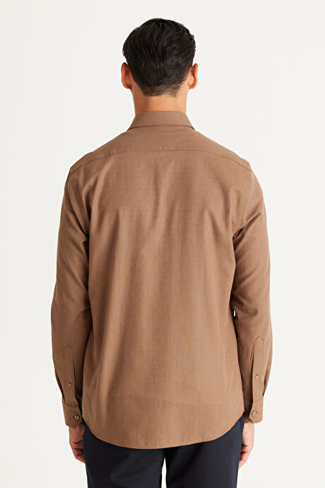 Tailored Slim Fit Dar Kesim Oxford Düğmeli Yaka Keten Görünümlü %100 Pamuk Flamlı Kahverengi Gömlek resmi