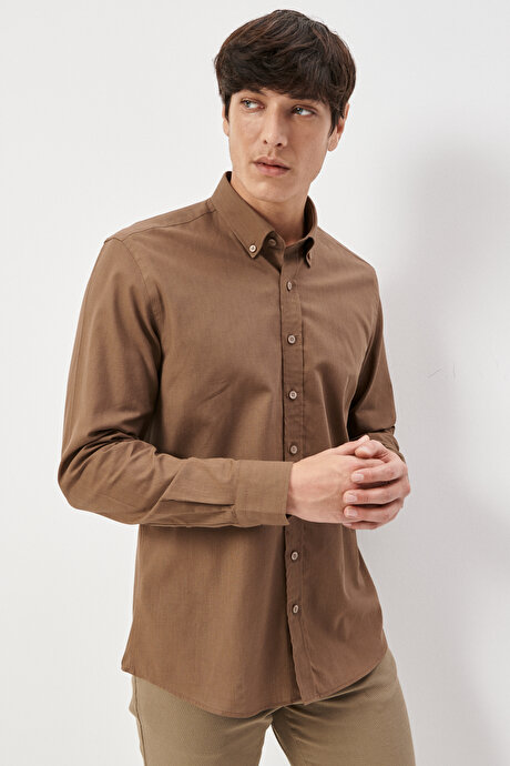 Tailored Slim Fit Dar Kesim Düğmeli Yaka %100 Pamuk Kahverengi Gömlek resmi