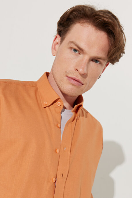 Tailored Slim Fit Dar Kesim Oxford Düğmeli Yaka Keten Görünümlü %100 Pamuk Flamlı Kiremit Gömlek resmi