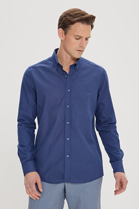 Tailored Slim Fit Dar Kesim Düğmeli Yaka Keten Görünümlü %100 Pamuk Flamlı Lacivert Gömlek resmi