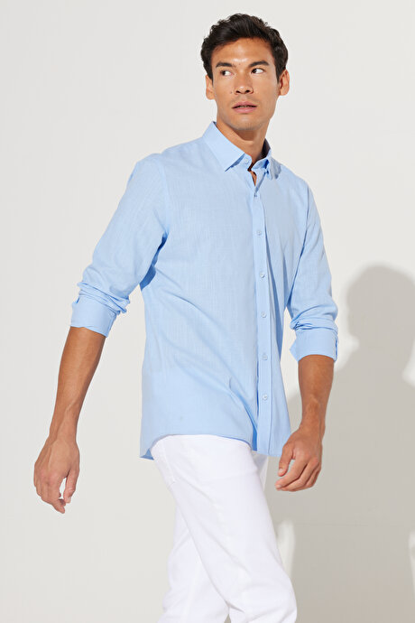Tailored Slim Fit Dar Kesim Düğmeli Yaka Keten Görünümlü %100 Pamuk Flamlı Mavi Gömlek resmi