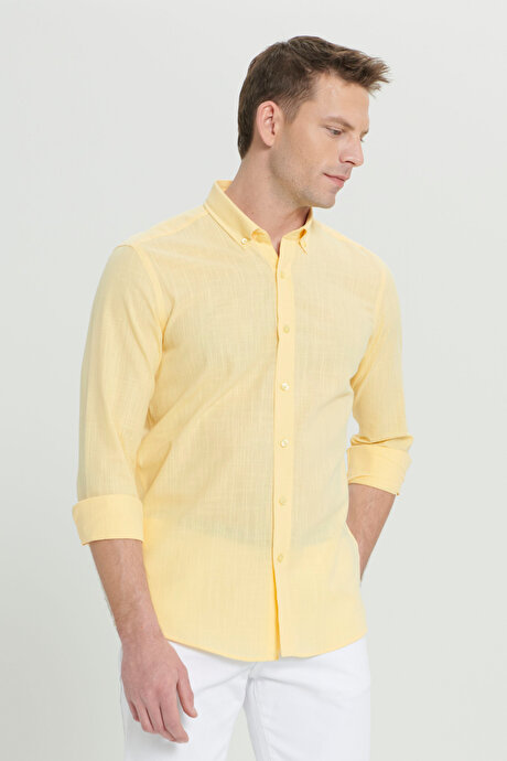 Tailored Slim Fit Dar Kesim Dügmeli Yaka Keten Görünümlü %100 Pamuk Flamli Sari Gömlek resmi