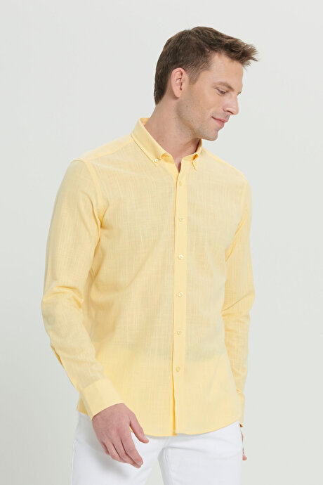 Tailored Slim Fit Dar Kesim Düğmeli Yaka Keten Görünümlü %100 Pamuk Flamlı Sarı Gömlek resmi