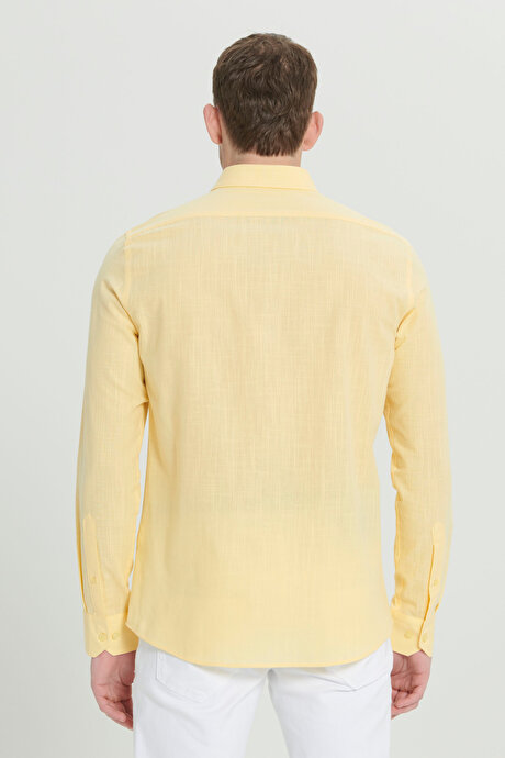 Tailored Slim Fit Dar Kesim Dügmeli Yaka Keten Görünümlü %100 Pamuk Flamli Sari Gömlek resmi