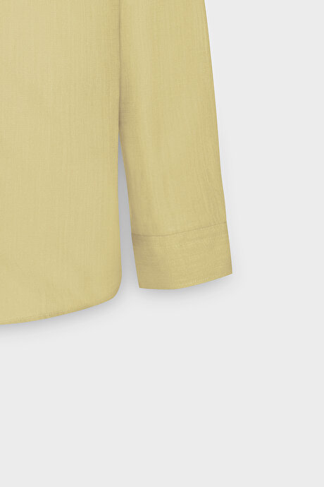 Tailored Slim Fit Dar Kesim Düğmeli Yaka Keten Görünümlü %100 Pamuk Flamlı Sarı Gömlek resmi