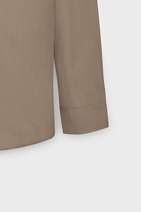 Tailored Slim Fit Dar Kesim Düğmeli Yaka Keten Görünümlü %100 Pamuk Flamlı Vizon Gömlek resmi