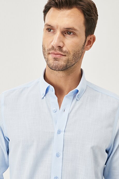 Tailored Slim Fit Dar Kesim Oxford Düğmeli Yaka Keten Görünümlü %100 Pamuk Flamlı Açık Mavi Gömlek resmi