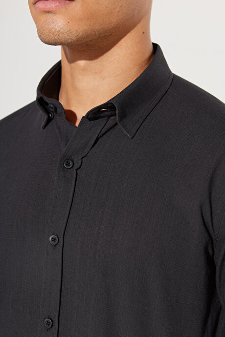 Slim Fit Dar Kesim Oxford Düğmeli Yaka Keten Görünümlü %100 Pamuk Flamlı Siyah Gömlek resmi
