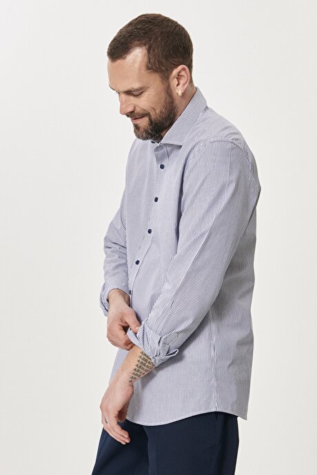 Slim Fit Dar Kesim %100 Pamuk İtalyan Yaka Beyaz-Lacivert Gömlek resmi