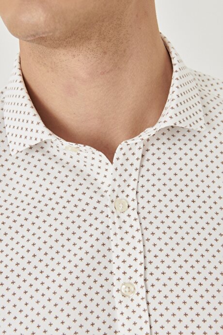 Slim Fit Dar Kesim Düğmeli Yaka Baskılı Beyaz-Vizon Gömlek resmi