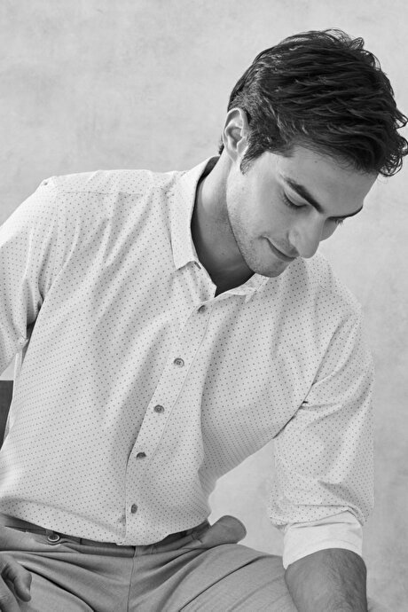 Comfort Fit Rahat Kesim Gizli Düğmeli Yaka Baskılı Uzun Kollu Bej Gömlek resmi