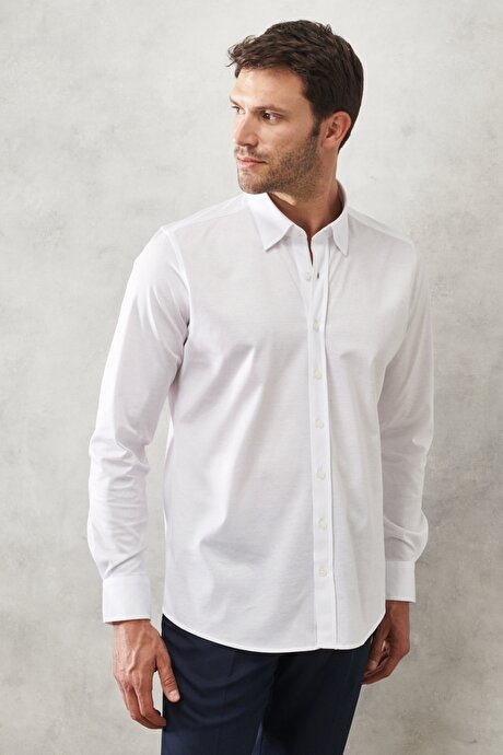Slim Fit Dar Kesim %100 Pamuk Düğmeli Yaka Beyaz Gömlek resmi