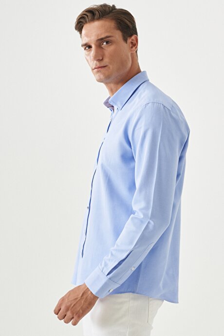 Slim Fit Dar Kesim Düğmeli Yaka Armürlü Uzun Kollu Mavi Gömlek resmi