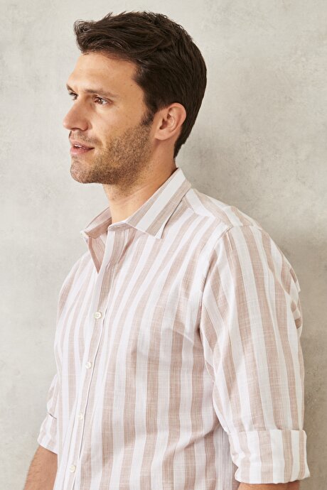 Comfort Fit Rahat Kesim %100 Pamuk Klasik Yaka Beyaz-Bej Gömlek resmi