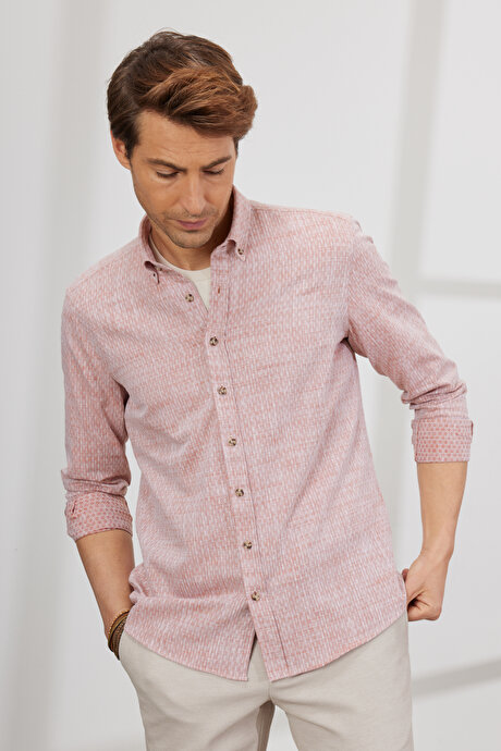 Slim Fit Dar Kesim %100 Pamuk Düğmeli Yaka Armürlü Kahverengi Gömlek resmi