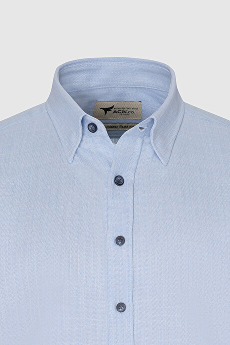 Slim Fit Dar Kesim Gizli Düğmeli Yaka Keten Görünümlü %100 Pamuk Flamlı Açık Mavi Gömlek resmi
