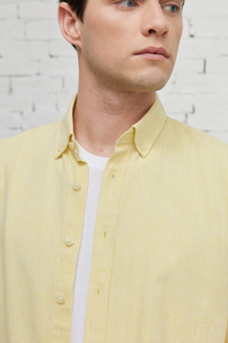 Comfort Fit Rahat Kesim Düğmeli Yaka Casual Keten Sarı Gömlek resmi