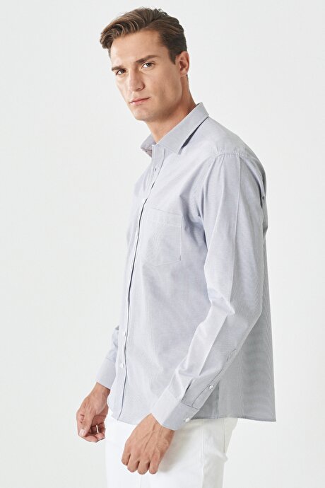 Comfort Fit Rahat Kesim Klasik Yaka Çizgili Siyah-Beyaz Gömlek resmi