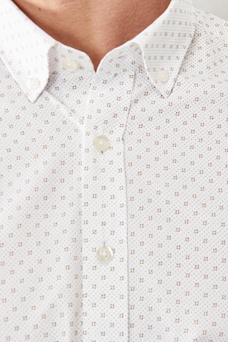 Slim Fit Dar Kesim Düğmeli Yaka Baskılı Beyaz-Haki Gömlek resmi