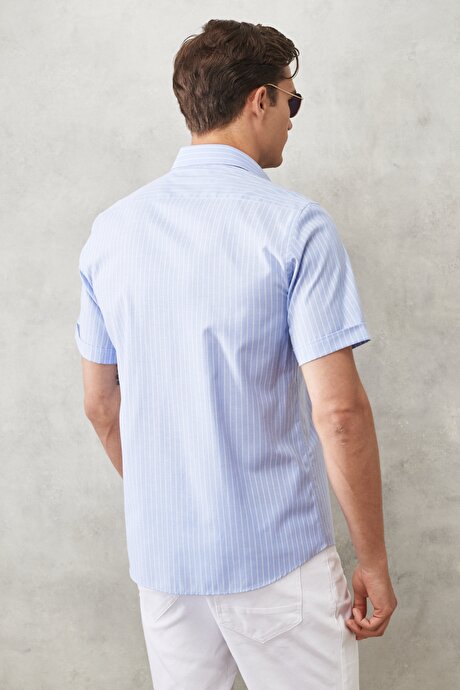 Slim Fit Dar Kesim Klasik Yaka Çizgili Klasik Mavi-Beyaz Gömlek resmi