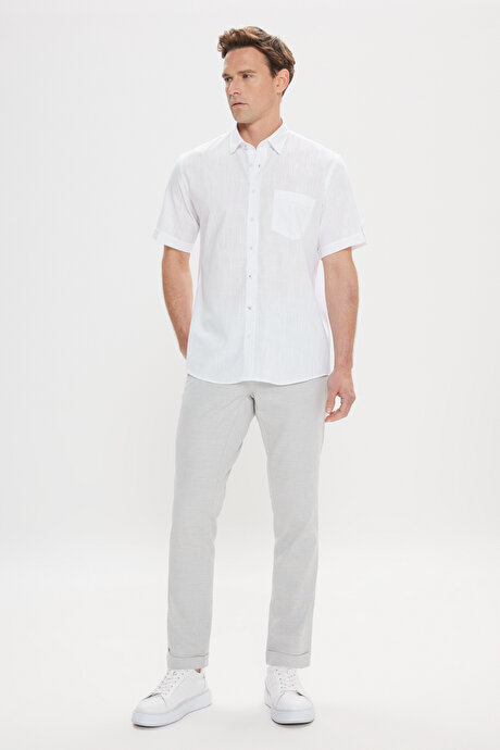Comfort Fit Rahat Kesim Gizli Düğmeli Yaka Keten Görünümlü %100 Pamuk Flamlı Beyaz Gömlek resmi